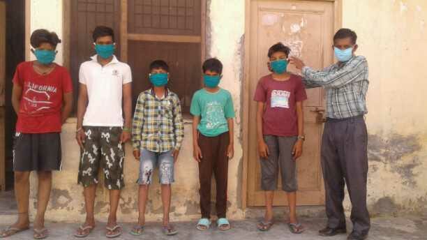 BJP official distributed masks to children
